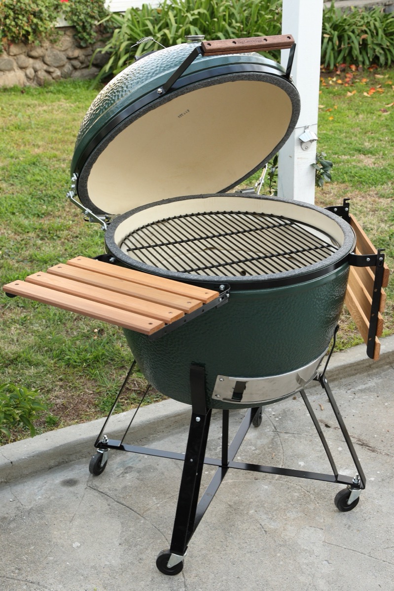 Ceramic cooker holding low heat